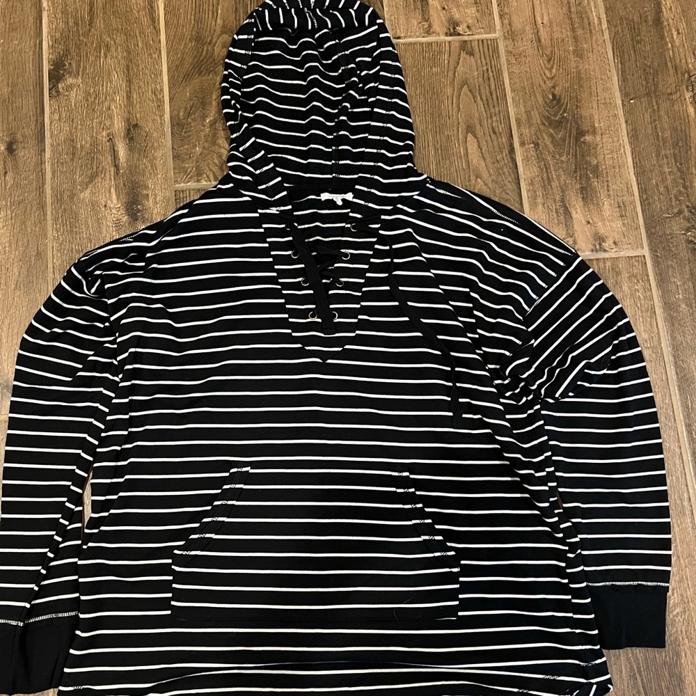 Women’s size XXL lace up, hooded sweatshirt